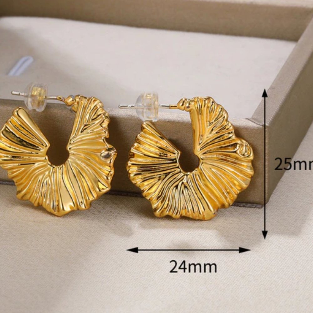 Zara minimalist hoop earrings gold color